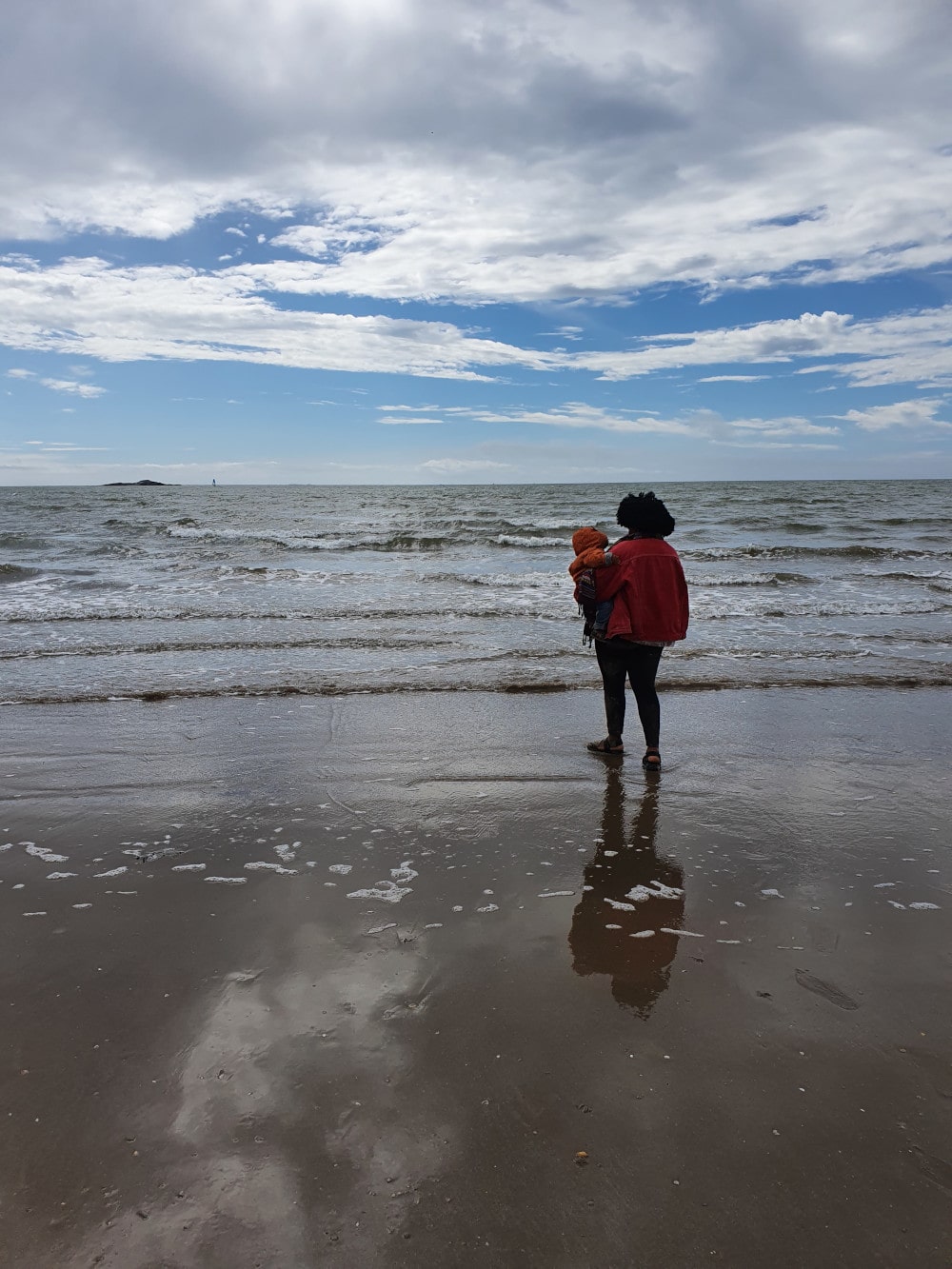 Edna et Siloë face à la mer